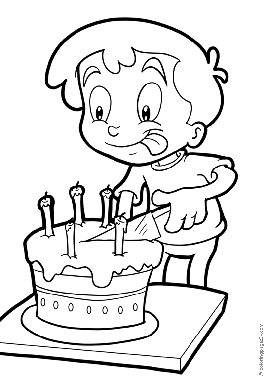 En pojke tar en bit av sin födelsetårta