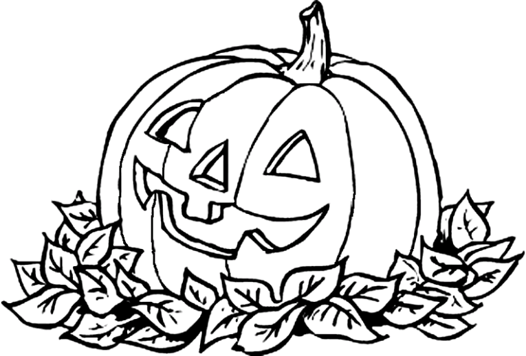Halloweenpumpa ligger i en lövhög